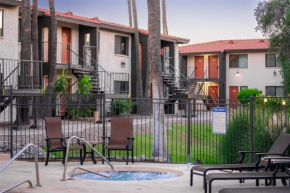127 Fully Furnished 1BR Suite-Prime Location